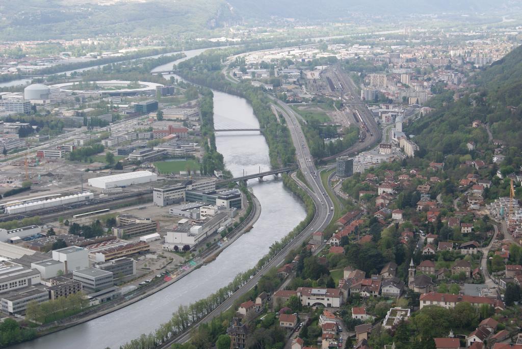 Ekho Hotel Grenoble Nord Saint Egreve Exterior photo