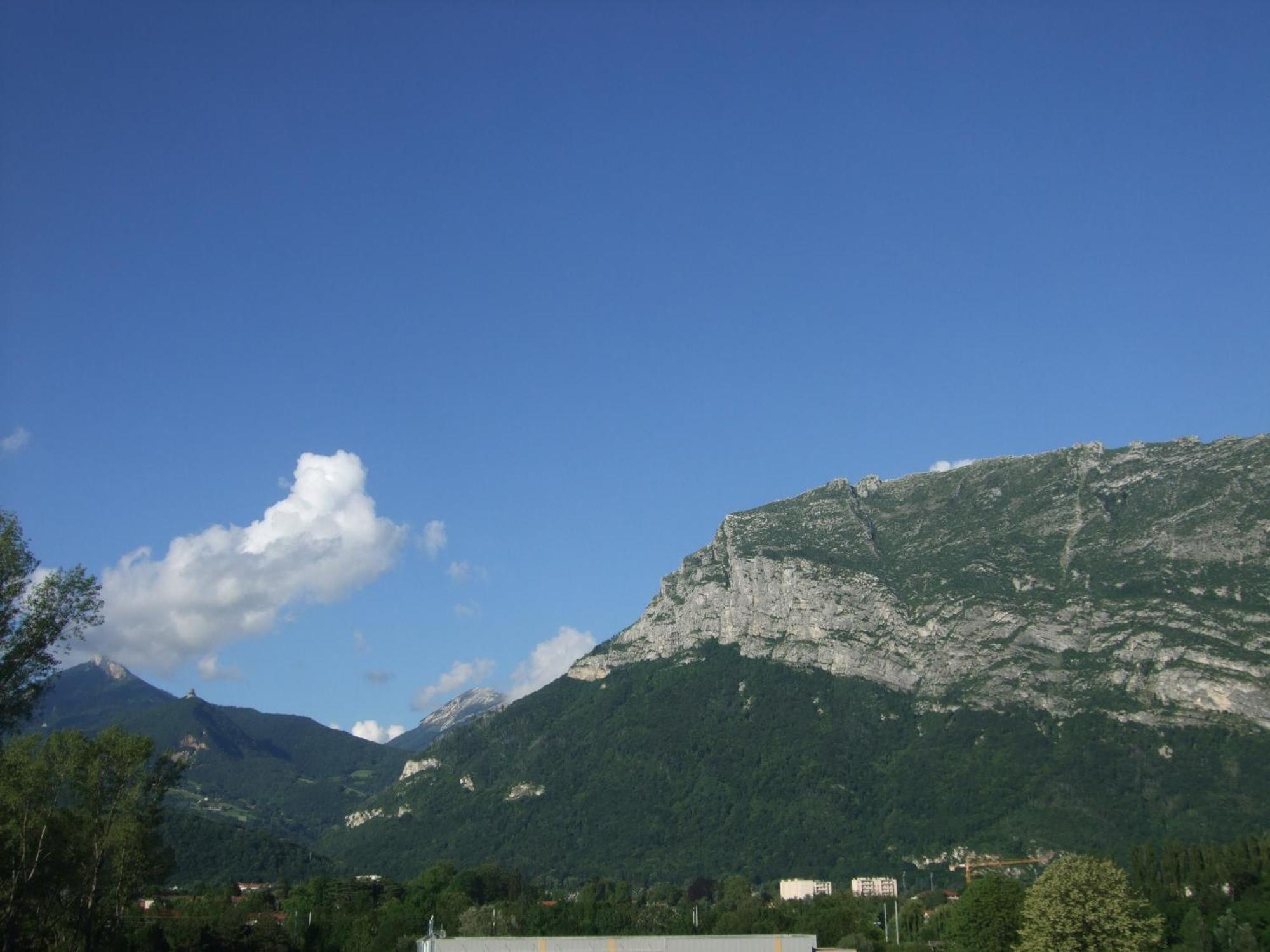 Ekho Hotel Grenoble Nord Saint Egreve Exterior photo